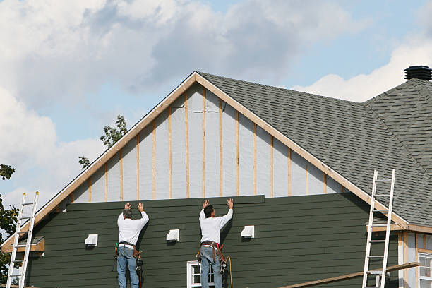 Professional Siding Installation technician working in Eldorado, TX